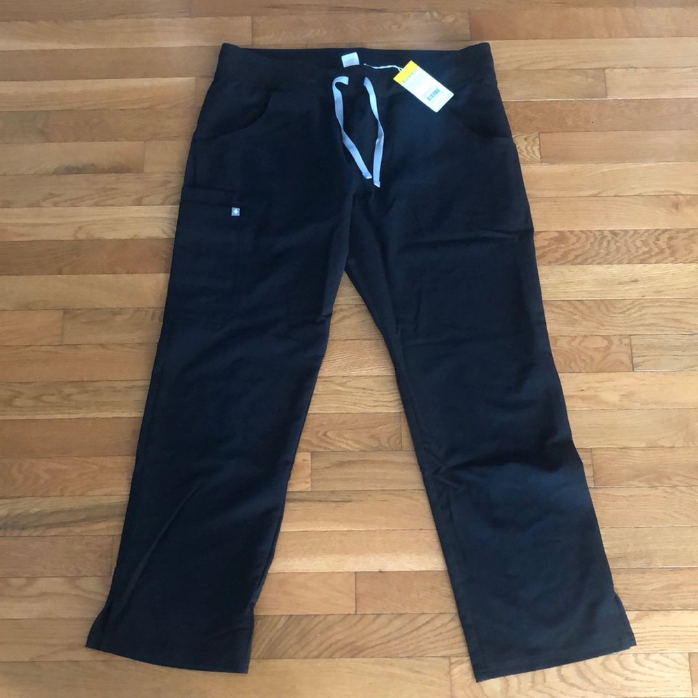 NWT FIGS Kade Cargo Pants. WOMENS